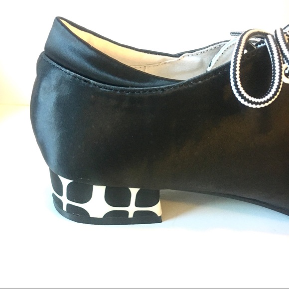 Geometric Floral Retro Printed Satin Oxfords - Picture 2 of 8